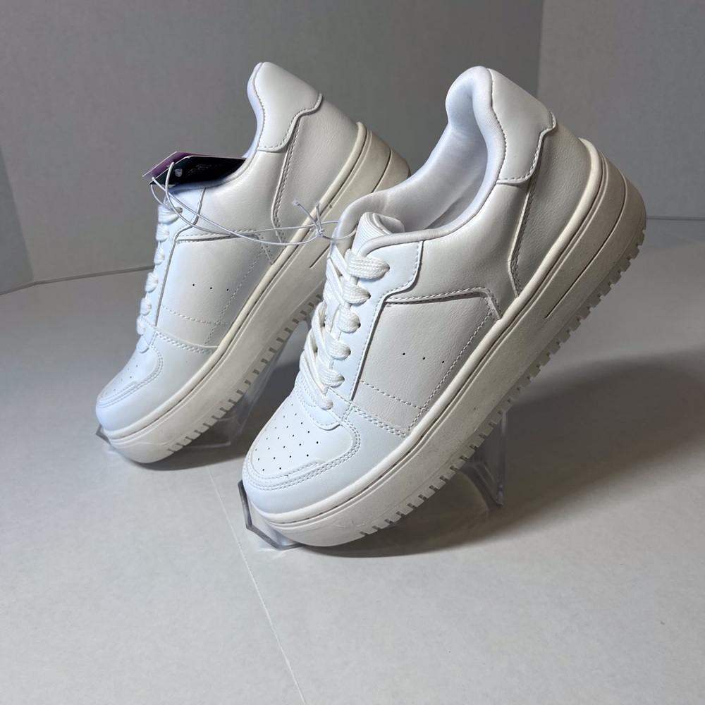 wild fable White Women's Low-Top Athletic Sneakers - Picture 3 of 4